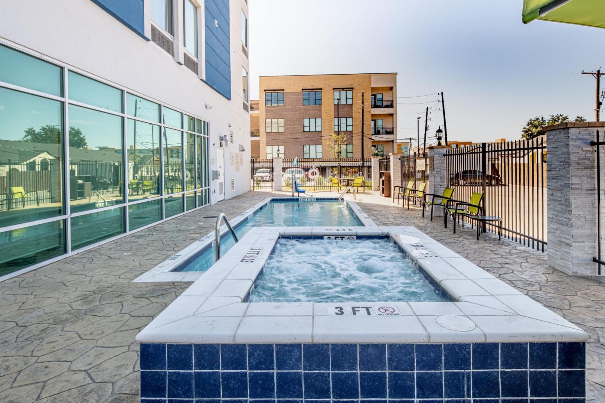 Springhill Suites Dallas Central Expressway מראה חיצוני תמונה